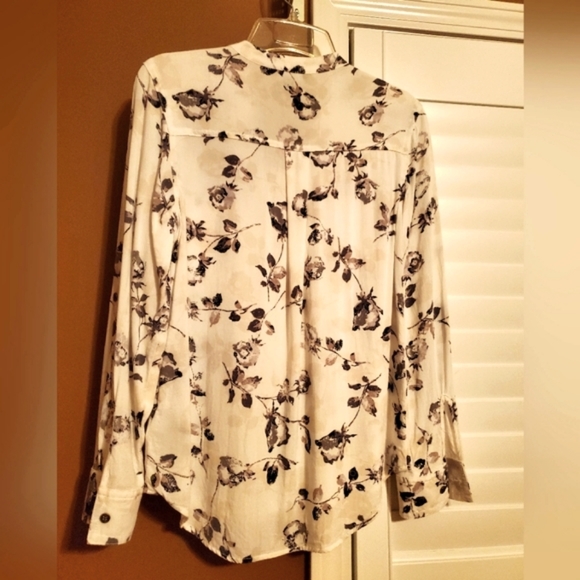 Rock & Republic lace up floral print blouse - Picture 2 of 2